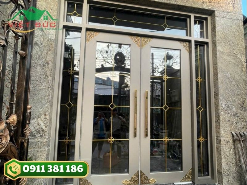 Cửa nhôm Maxpro trang trí nan đồng