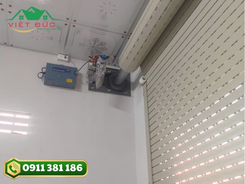 Cửa cuốn sử dụng bình lưu điện