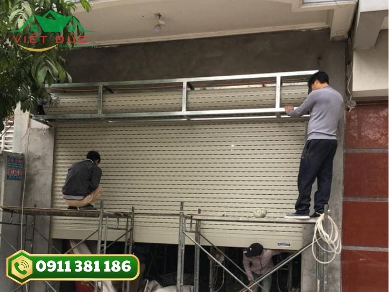 Sửa chữa và bảo trì cửa cuốn 24/7 tại Vĩnh Long – kỹ thuật viên Cửa Việt Đức
