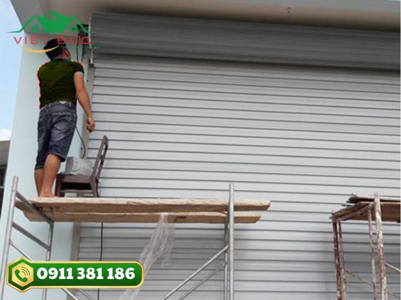 Kỹ thuật viên Cửa Việt Đức sửa chữa cửa cuốn khẩn cấp tại Tiền Giang – có mặt trong 60 phút