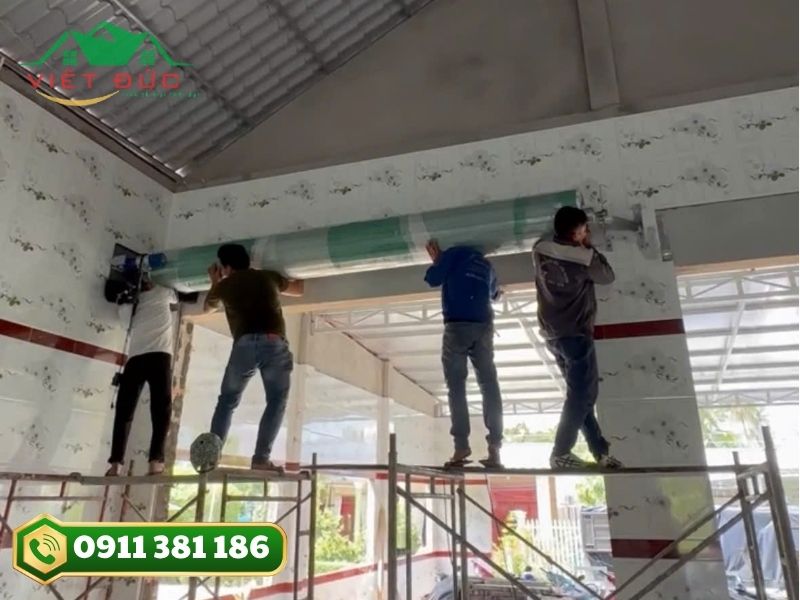 Thi công lắp đặt cửa cuốn