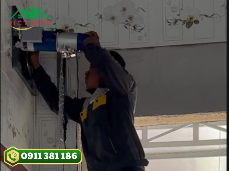 Lắp motor cửa cuốn
